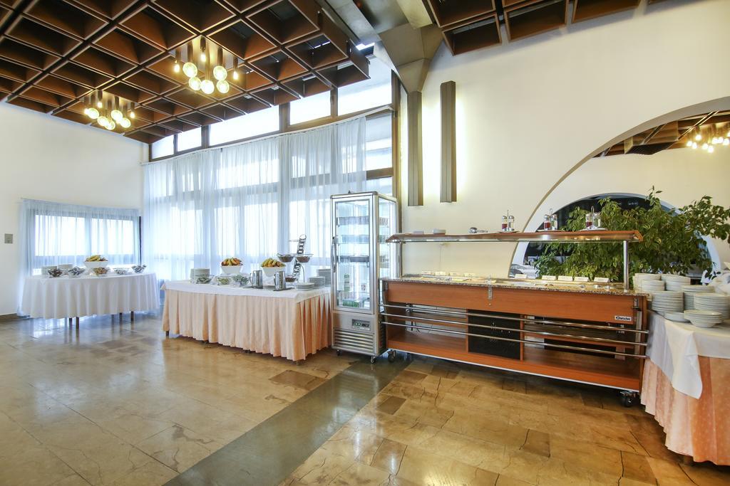 Hotel Zagreb Split Bagian luar foto
